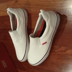 NWT Women's Levi's Naya Slip Ons Sz 8.5